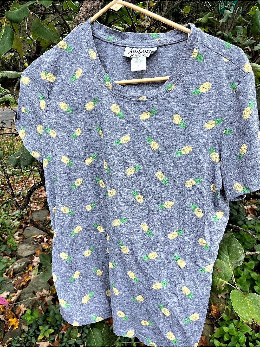 Anthony Richards Floral Short Sleeve Tee in Gray & Yellow Size Medium